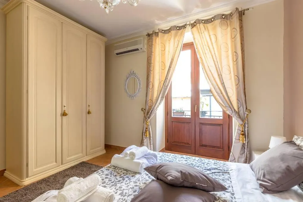 Appartamento The Chic House , Palermo Cir: 19082053C213726 0*,  Italia