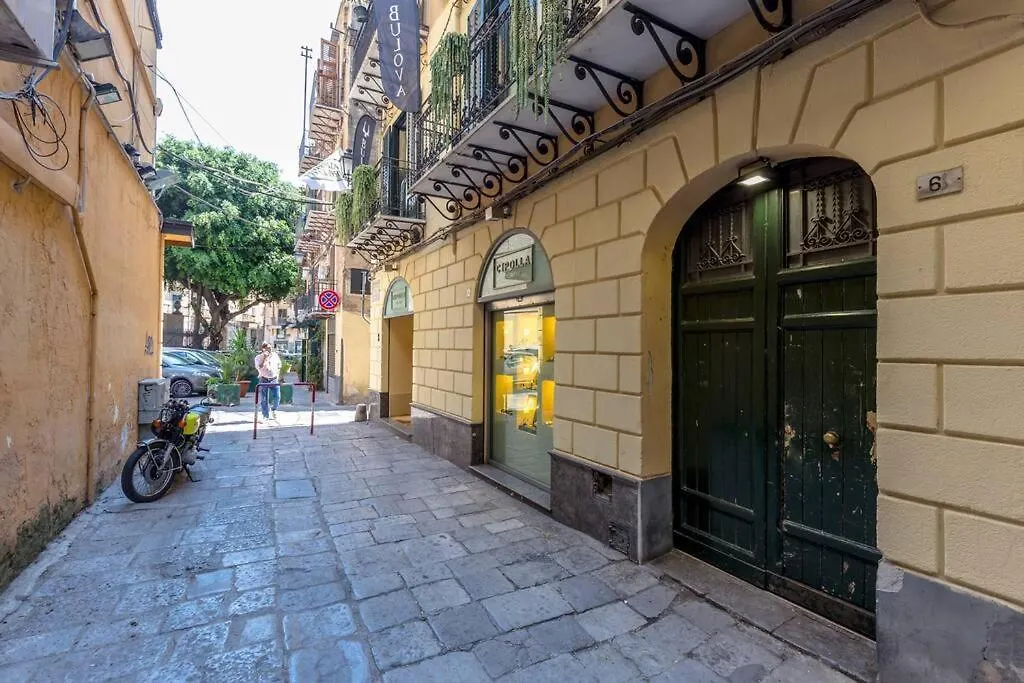 The Chic House , Palermo Cir: 19082053C213726 Apartment 0*,  Italy